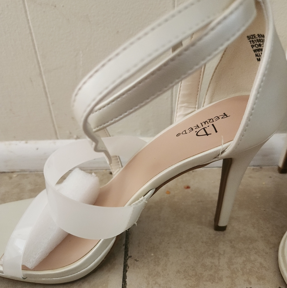 💥 I.D. Required Size 8 white high heels
